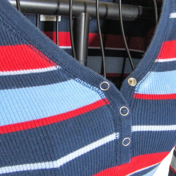 Set sail for style with this Tommy Jeans nautical dreamboat of a sweater! ⛵️ S/P - Picture 3 of 10